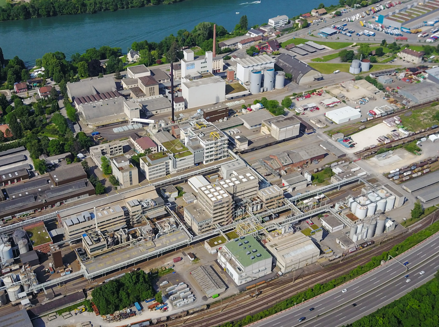 Notstromaggregate, Umstellung auf Flüssiggas, neue Schichtpläne: Die Schweizer Industrie wappnet sich gegen Lücken in der Strom- und Gasversorgung